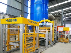 全自動(dòng)水泥磚機(jī) QT10-15水泥磚機(jī)生產(chǎn)透水磚