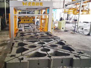 植草磚機(jī) 虎鼎護(hù)坡磚制磚機(jī) 水泥制磚機(jī)