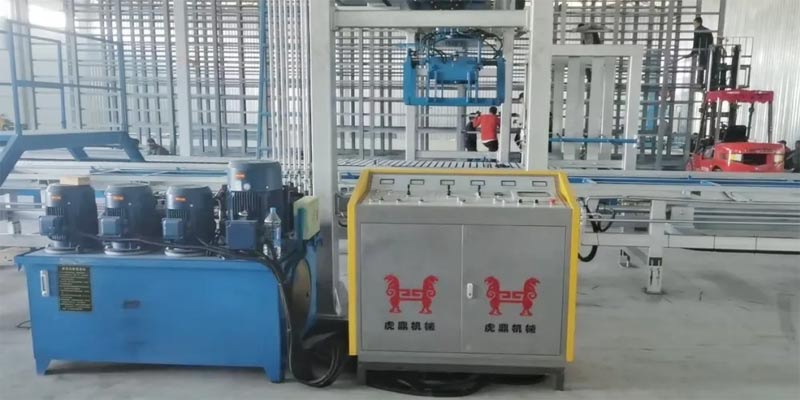 全自動砌塊成型機客戶現(xiàn)場 全自動砌塊成型機客戶現(xiàn)場